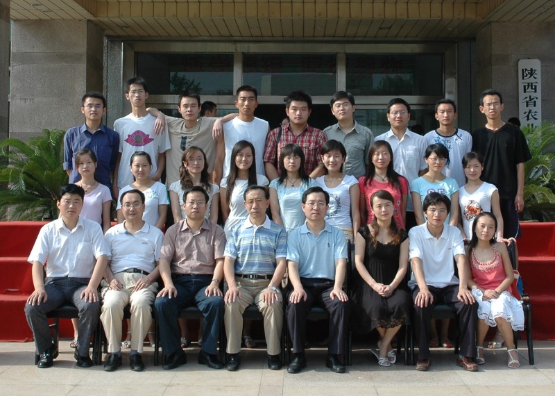 2007届bwin必赢唯一官方网站土地资源管理专业毕业生合影.jpg