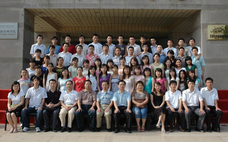 2007届bwin必赢唯一官方网站公共事业管理专业毕业生合影.jpg
