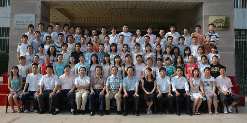 2007届bwin必赢唯一官方网站工商管理专业毕业生合影.jpg