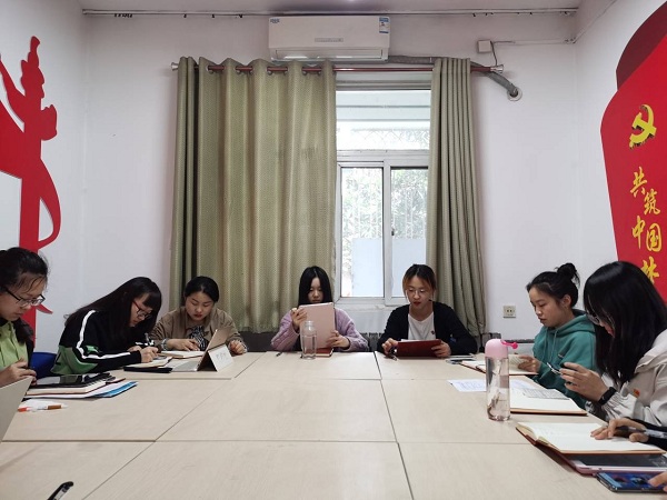 87769865f49b4638b77687a0b1d42a3c.jpg 品读1.jpg